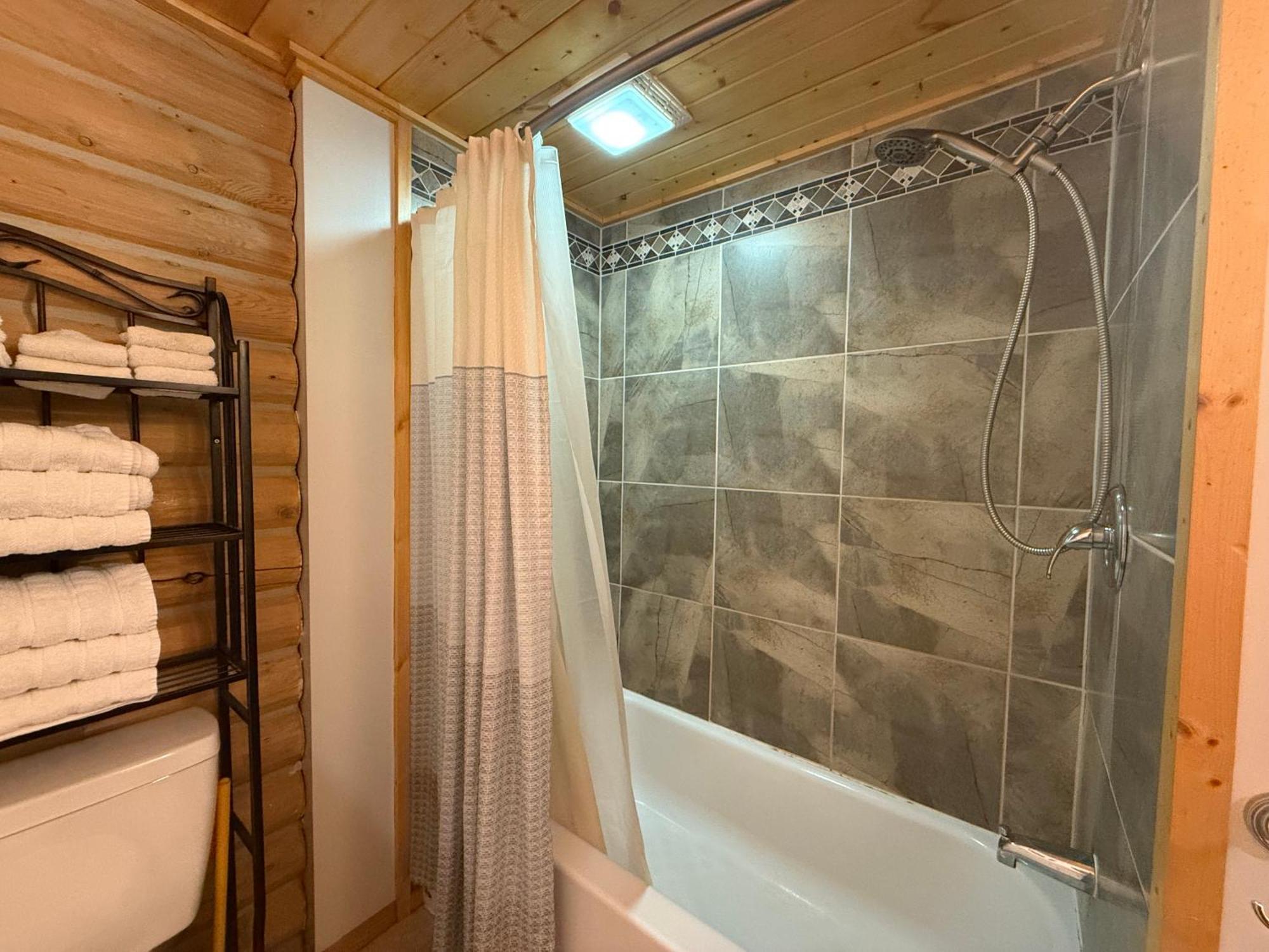 Talkeetna Log Cabin With Hot Tub Unit 1 Exterior photo